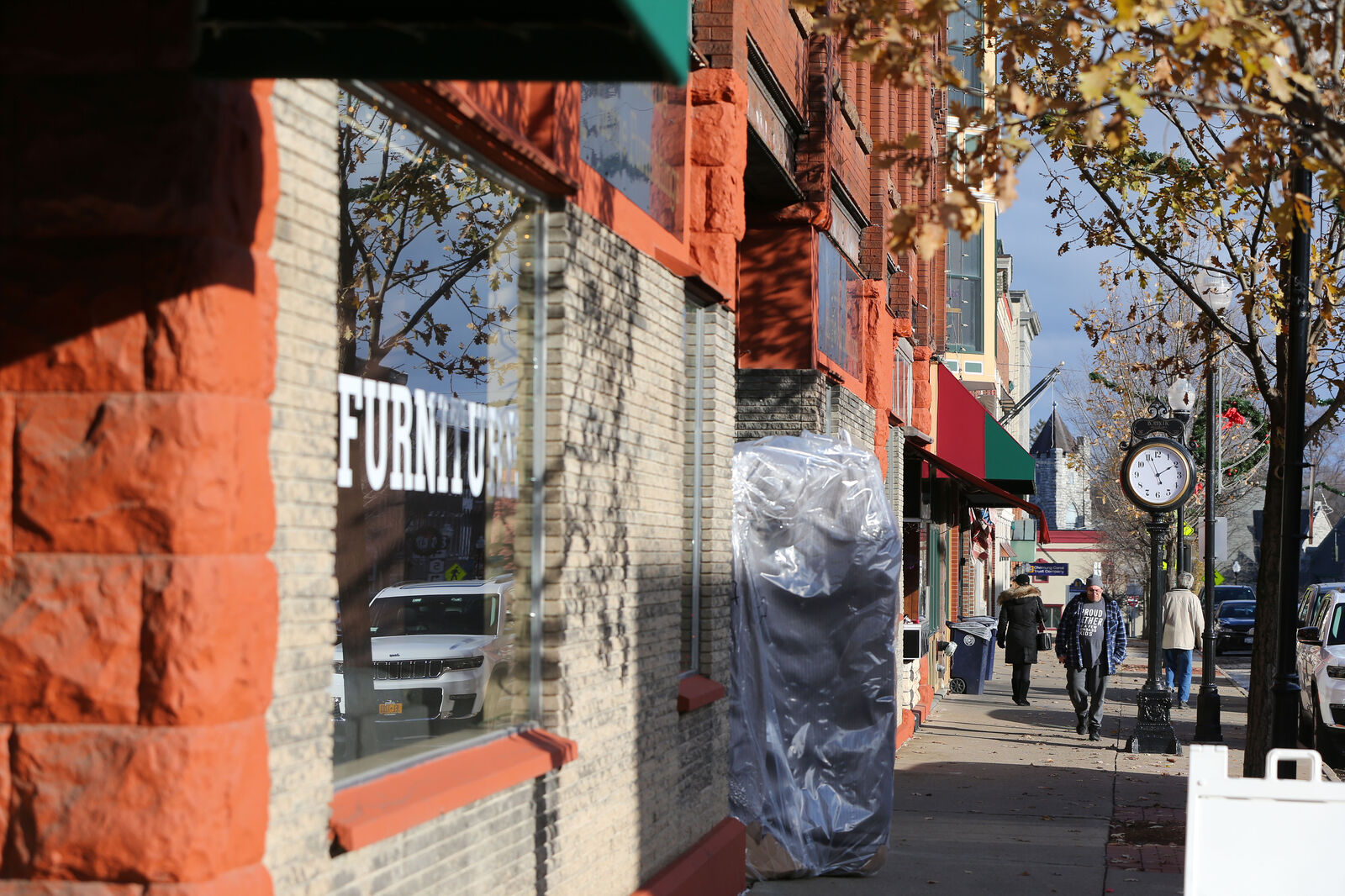 Shops along Falls Street